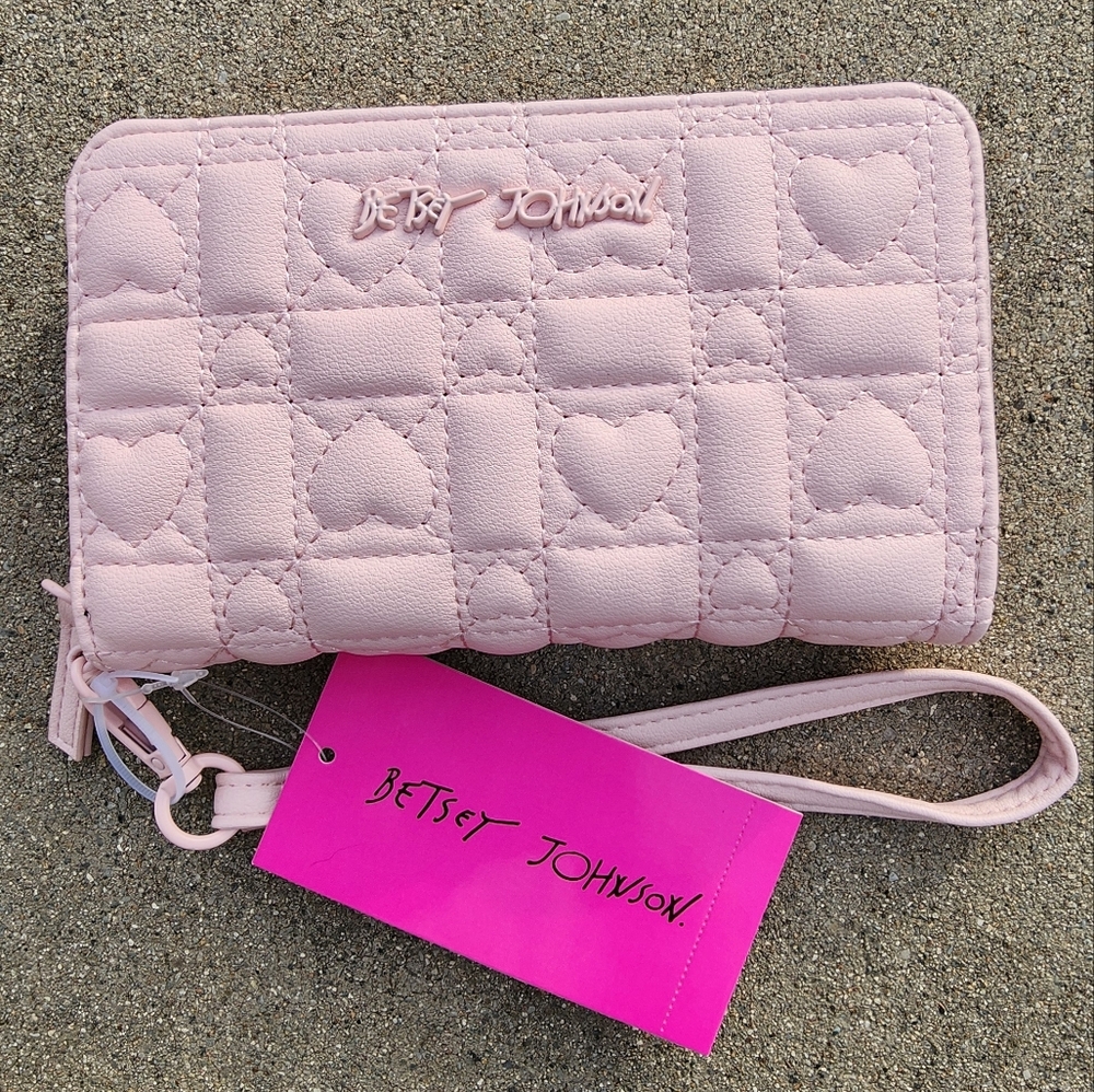 Betsey Johnson Quilted Heart Design Wallet Pink Zip Around Womens New